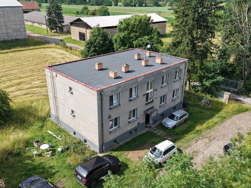 Prodej bytového domu na klidném místě v obci Skřivany