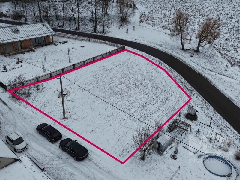 Prodej krásného pozemku v obci Kyje u Jičína