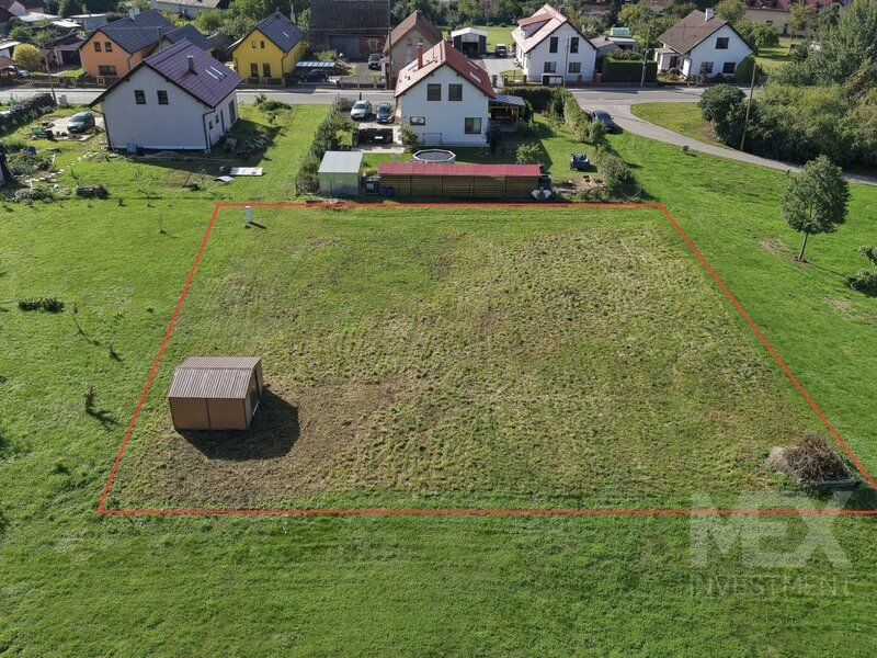 Prodej stavebního pozemku 999 m² – obec Sadová