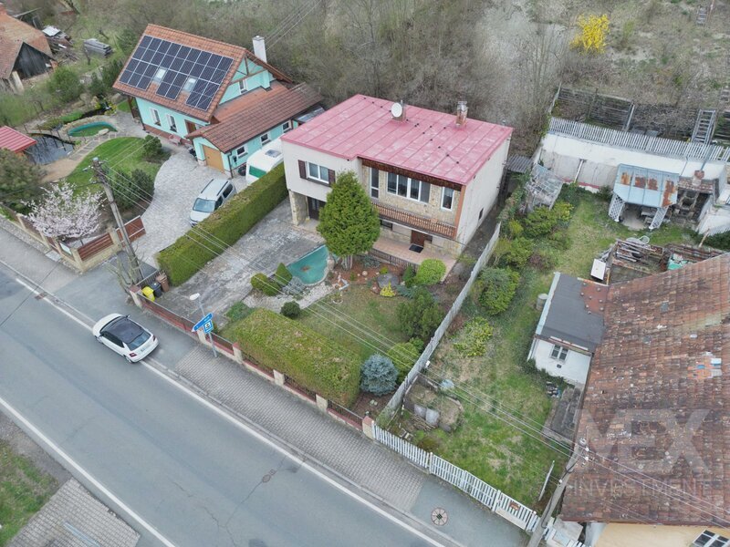 Prodej rodinného domu 4+1 s garáží a zahradou v Hradci Králové - ve Svinarech